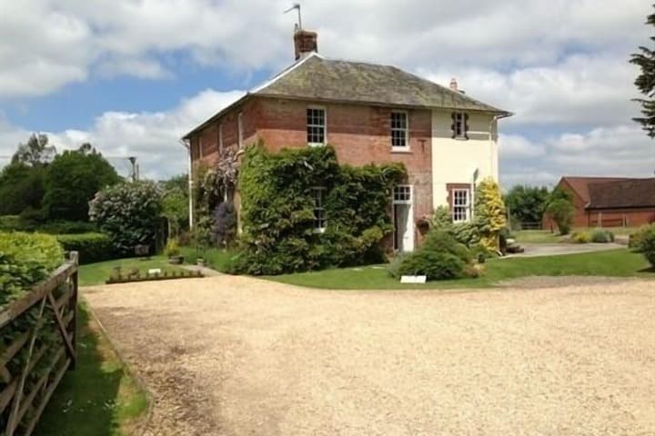 Warminster destination view