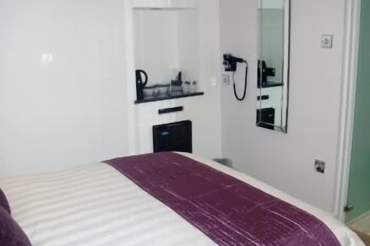 Farnham Hotel photo 3