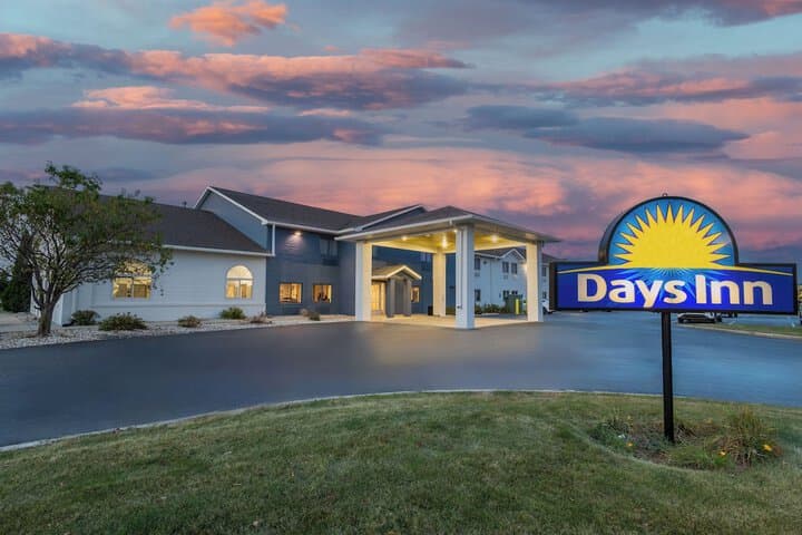 Days Inn by Wyndham Sturtevant / Racine / Mount Pleasant photo 1