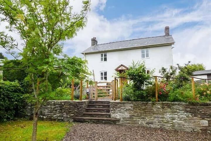 Gatehouse photo 1