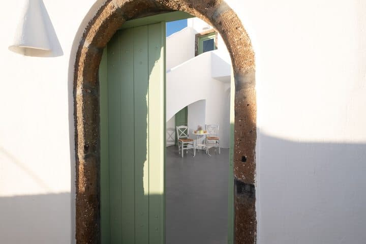 White Orchid Cave House & Studio photo 3