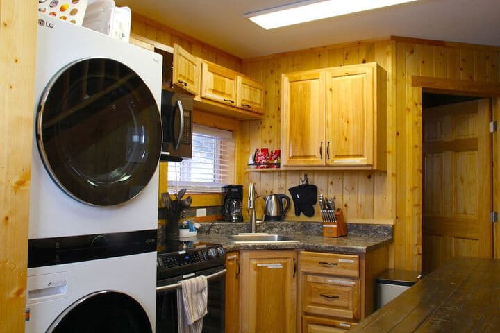 Yellowstones Treasure Cabins photo 3