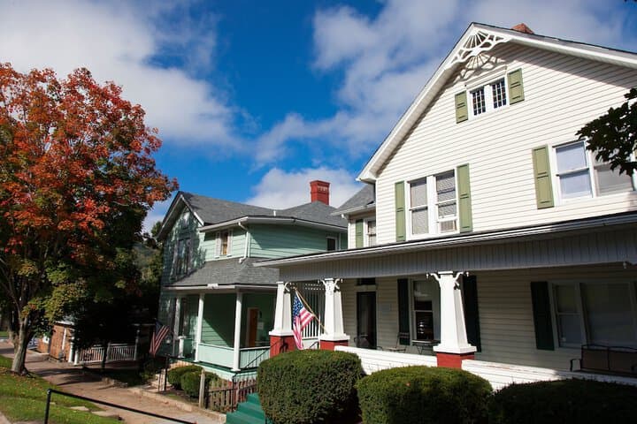 The Guest House Inn on Courthouse Square photo 4