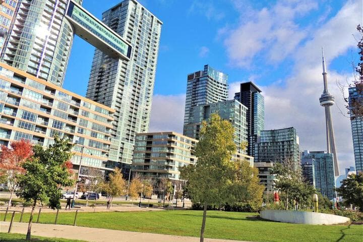 TVHR Luxury Condos in Heart of Downtown photo 3