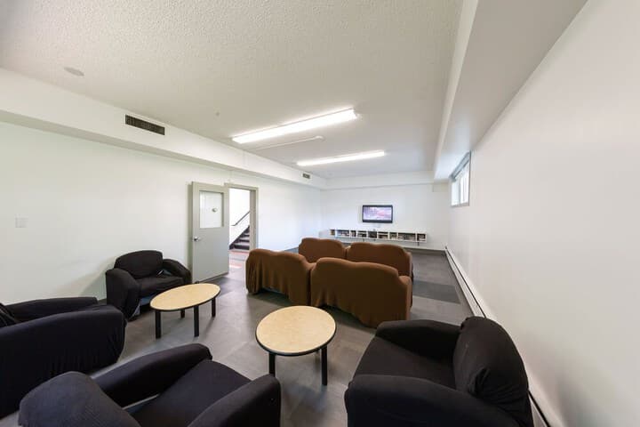 HI Edmonton Hostel photo 2