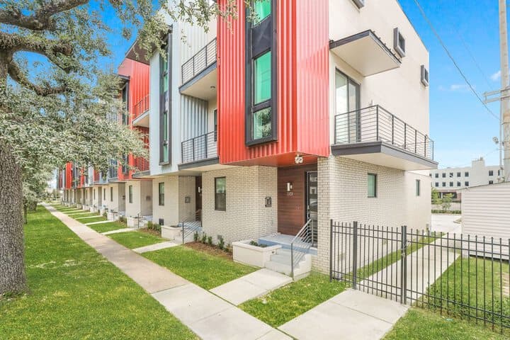 Spacious Townhouse with Balcony photo 4