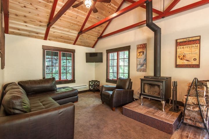 Hideaway Above The Stream photo 2