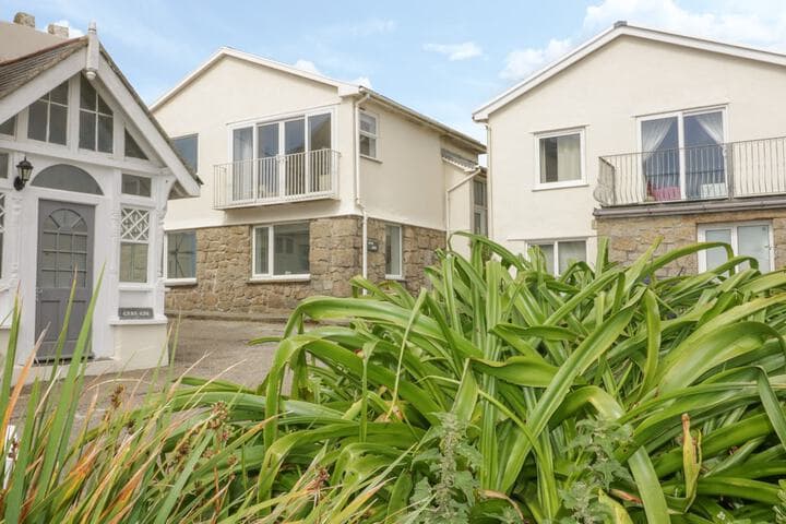 Brook House photo 1