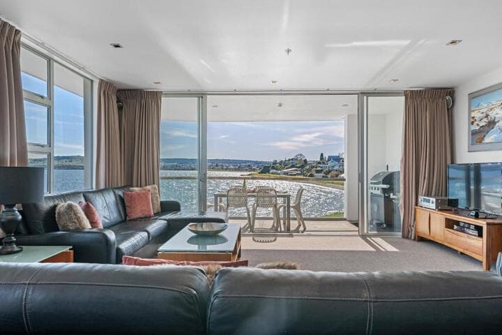 Waimahana Apartment 8 photo 2
