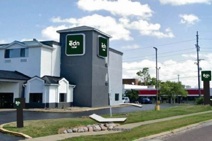 Econo Lodge Inn & Suites photo 1