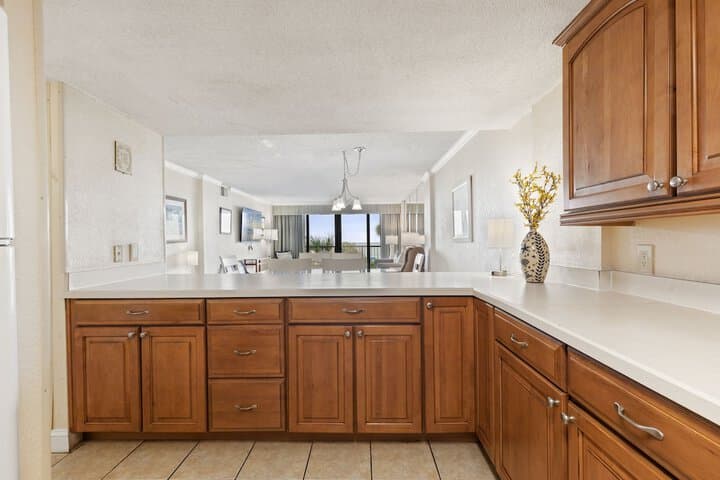 2BR Ocean View Condo w Private Balcony photo 2