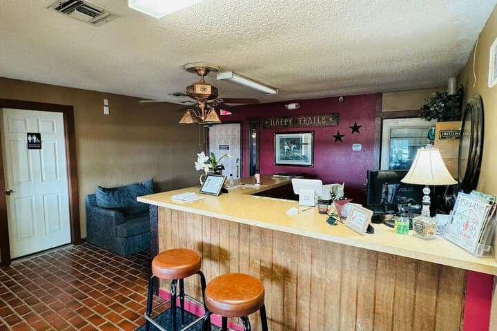 Four Horsemen Hotel photo 4