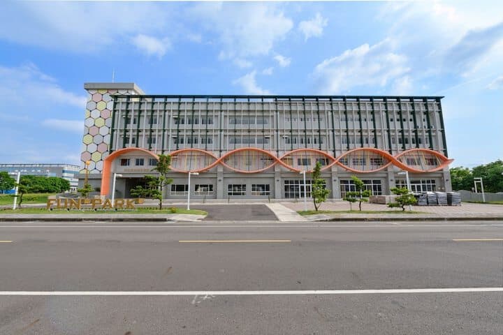 TH Hotel photo 2