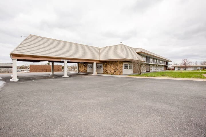OYO Hotel Lebanon MO I-44 photo 1