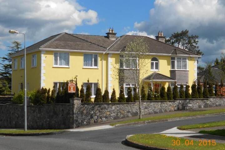 The Yellow House B&B photo 3