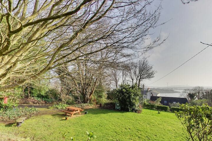Robin Hill House photo 3