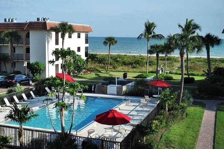 Sandalfoot Beachfront Condominium photo 4