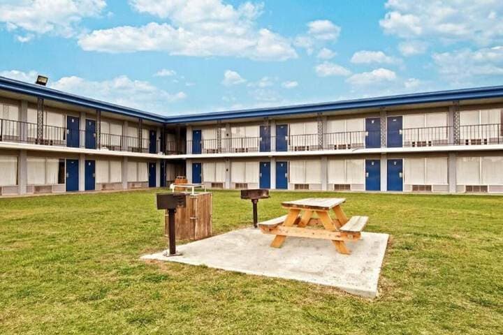 Best Value Inn Garland photo 1