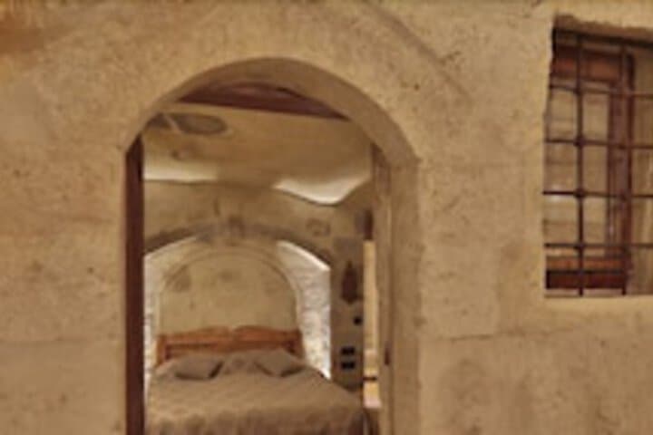 Explorer Cave Hotel photo 3