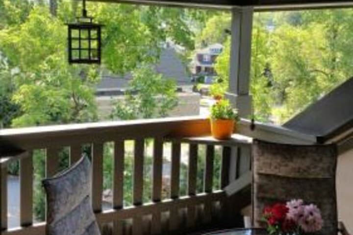 BLACK LANTERN INN photo 2