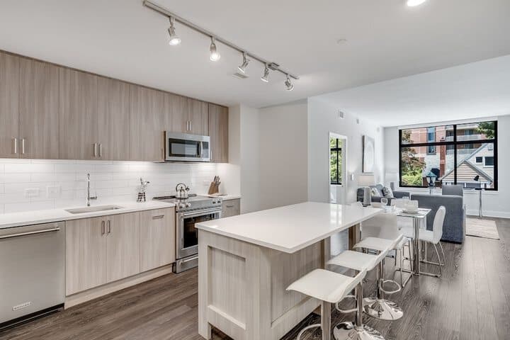Global Luxury Suites at Bethesda Metro photo 3