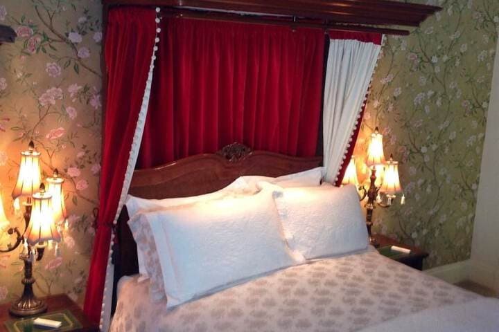 Westgate Manor photo 4