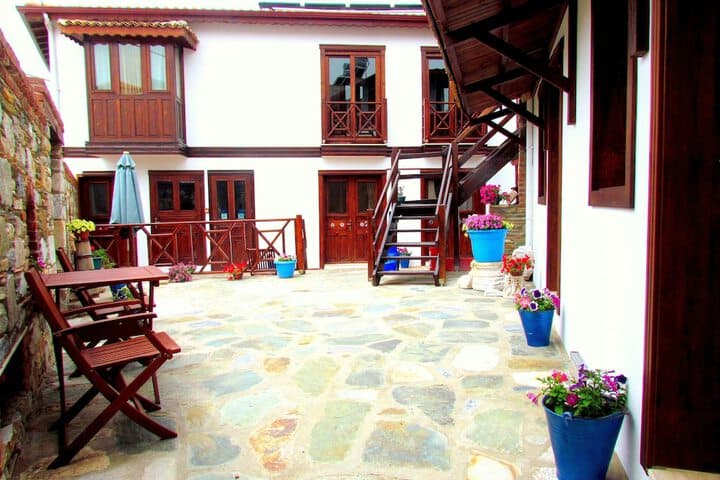 Amazon Petite Palace photo 2