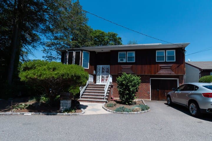 Cheerful & Beautiful 3 Bedroom Ranch photo 2