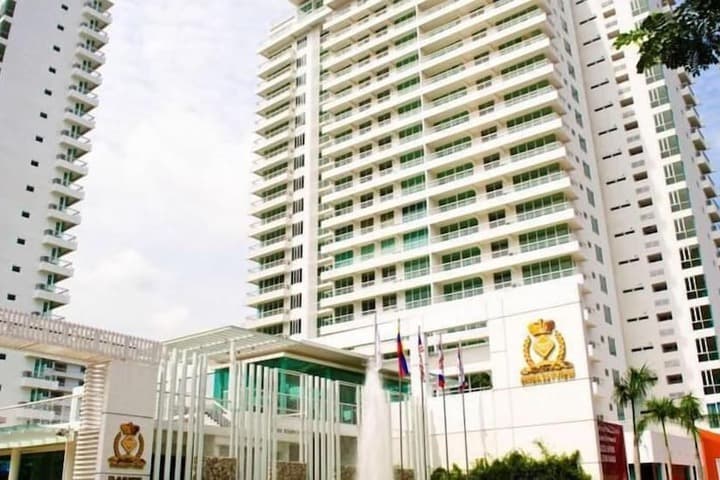 Brunsfield Embassyview Condosuite photo 5
