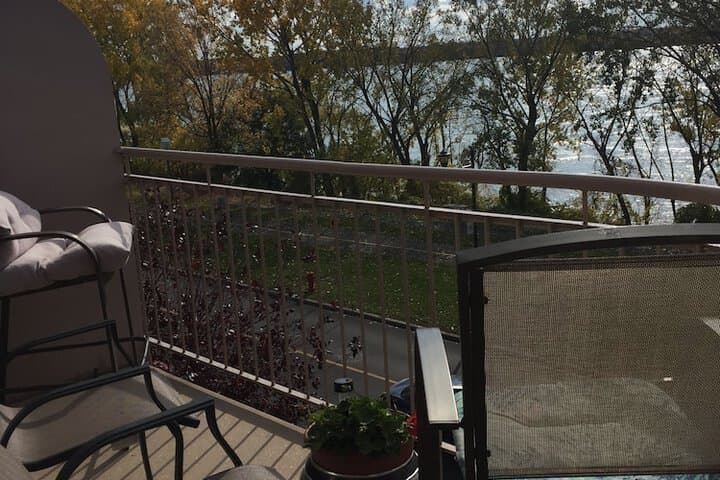 Cozy water front Montreal photo 2