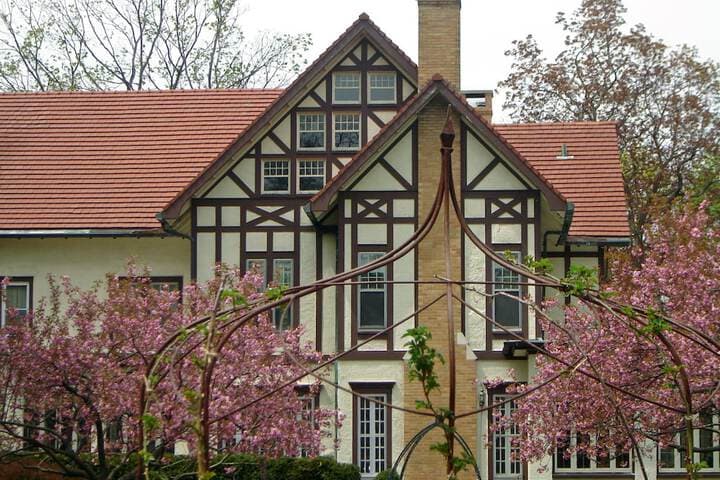 Vintage Gardens Bed & Breakfast photo 4