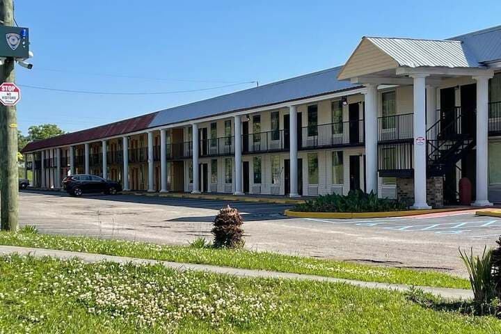 Orangeburg Inn & Suites photo 2