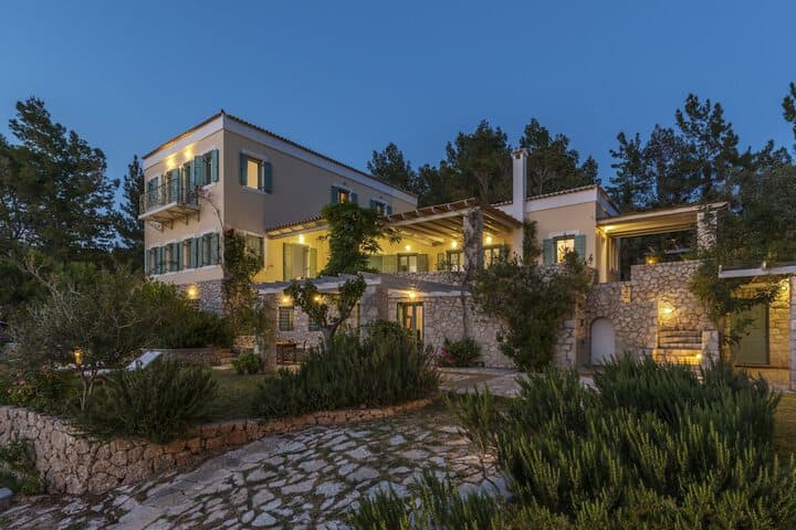Electra Beachfront Villa photo 3