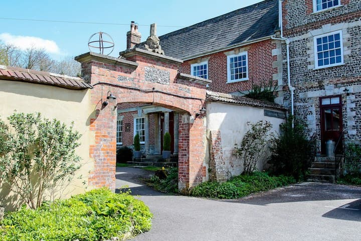 Rollestone Manor photo 4