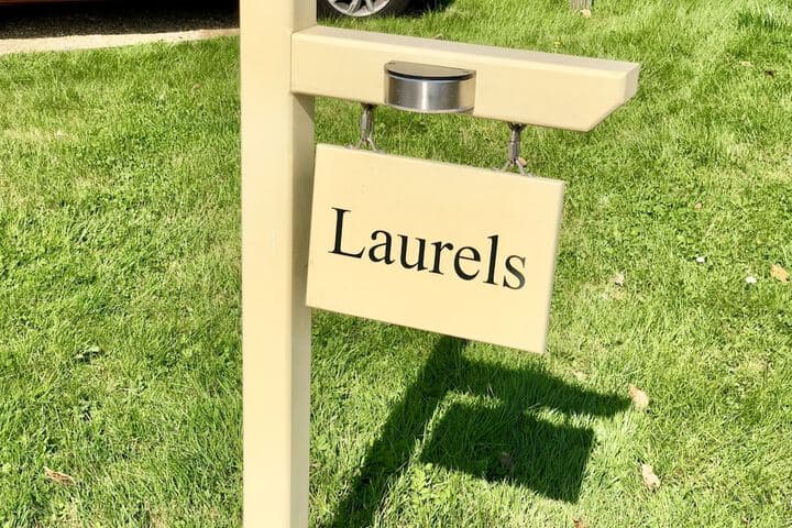Laurels photo 3