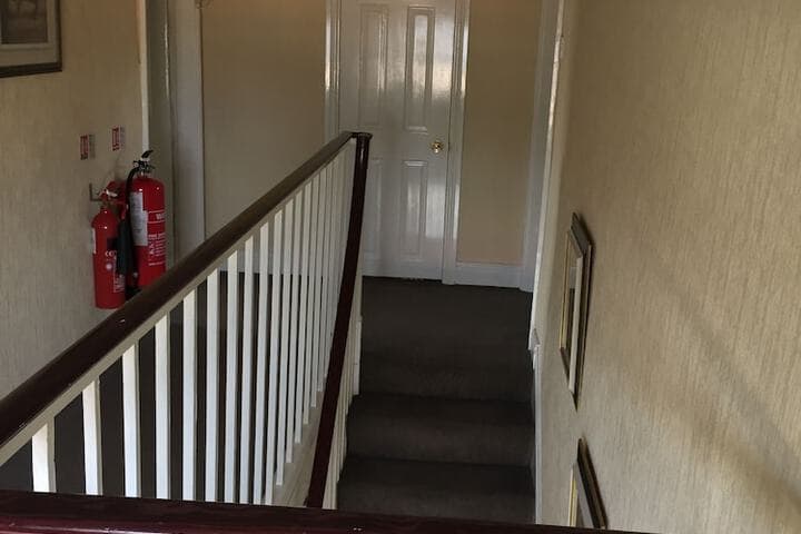 Holden House photo 4