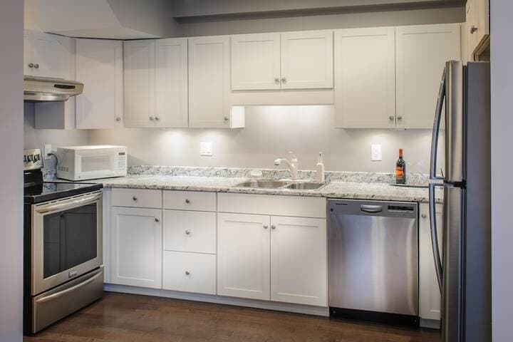 Moncton Suites 267 Universite Ave photo 5