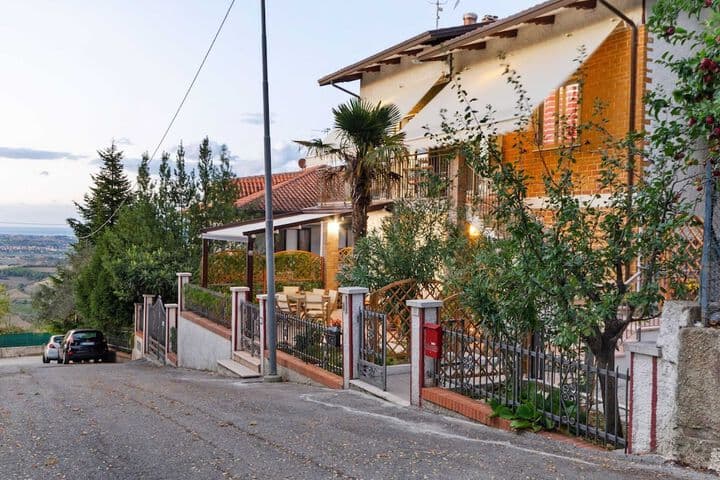 Belvilla by OYO Pleasant Apartment With Courtyard photo 3