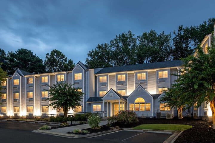 Microtel Inn & Suites by Wyndham Atlanta / Buckhead Area photo 2