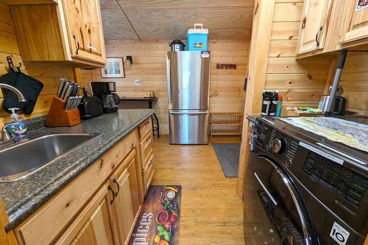 Yellowstones Treasure Cabins photo 2