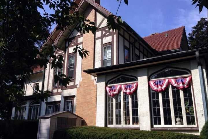 Vintage Gardens Bed & Breakfast photo 3