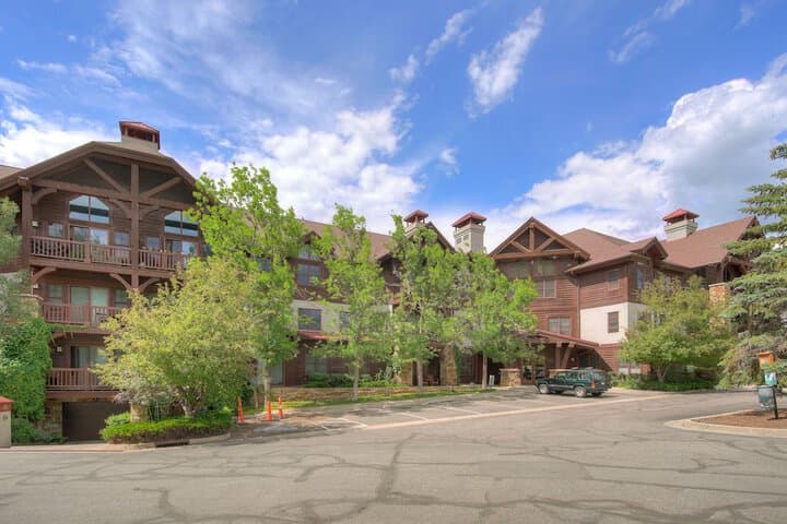 Bachelor Gulch destination view