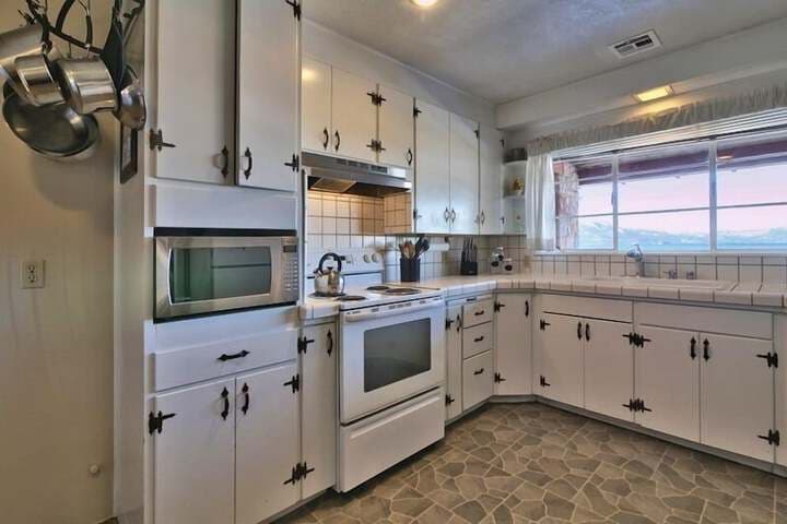 828 Park Ave. photo 3