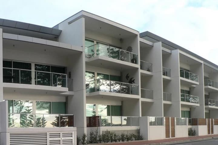 Breeze Beachfront Apartments photo 2