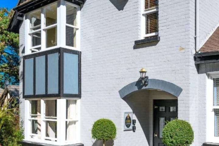 Derby Manor photo 2