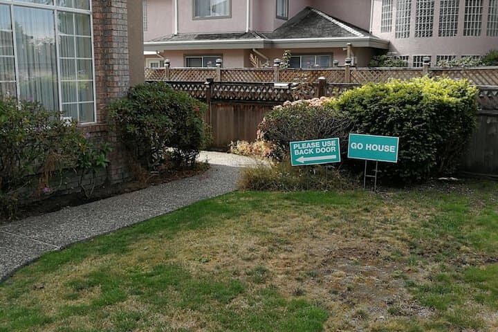 Com House photo 2