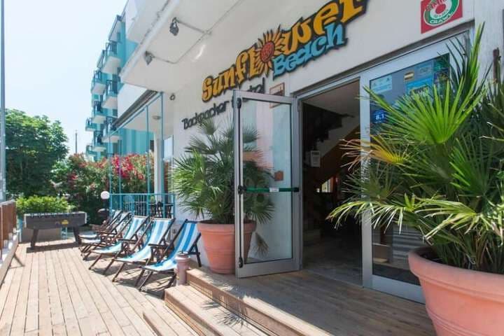 Sunflower Beach Backpacker Hostel photo 2