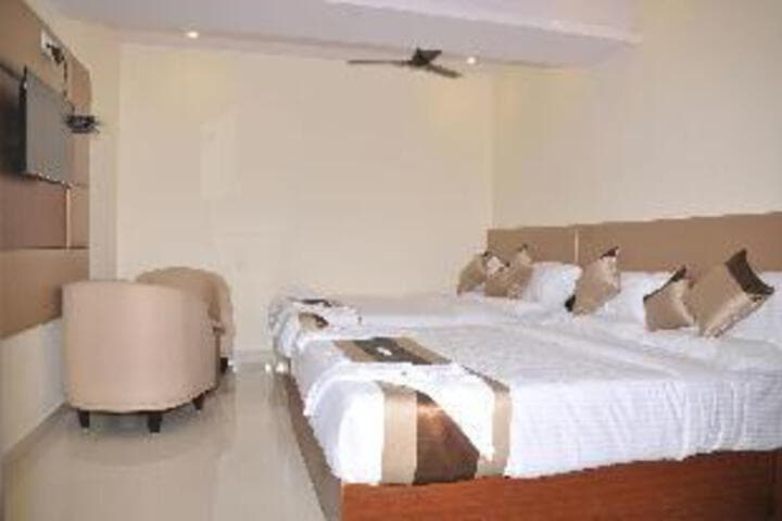 Hotel Raama Grand photo 3
