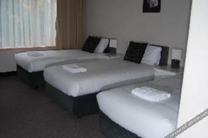 Red Carpet Motel photo 2