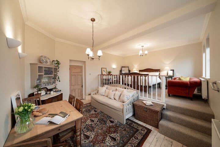 Yelverton destination view